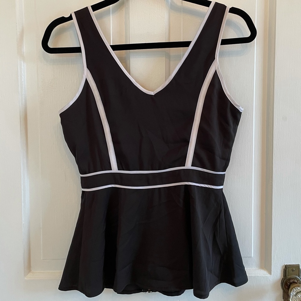 Zippered 2B Bebe Top NWT - Picture 2 of 3